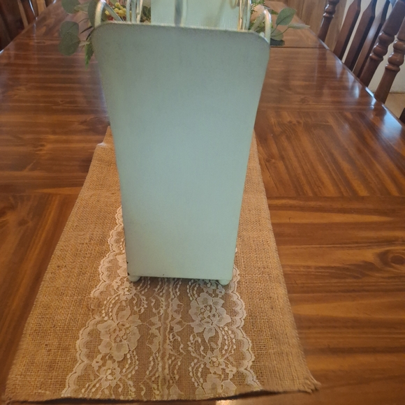 Elegant Cream Metal Magazine Rack - Picture 6 of 7